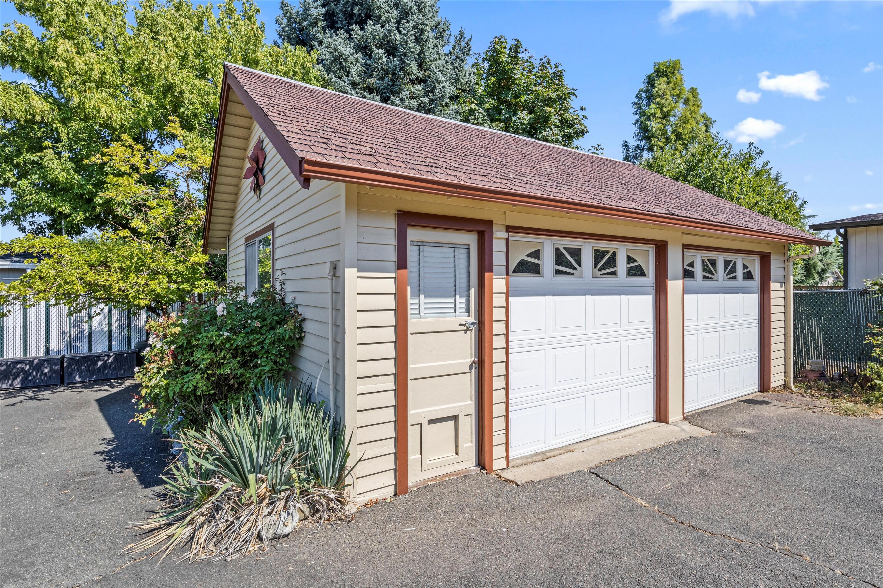 1635 Leonard Road Grants Pass, OR 97527 - Photo 34 of 37 38-IMG_0492