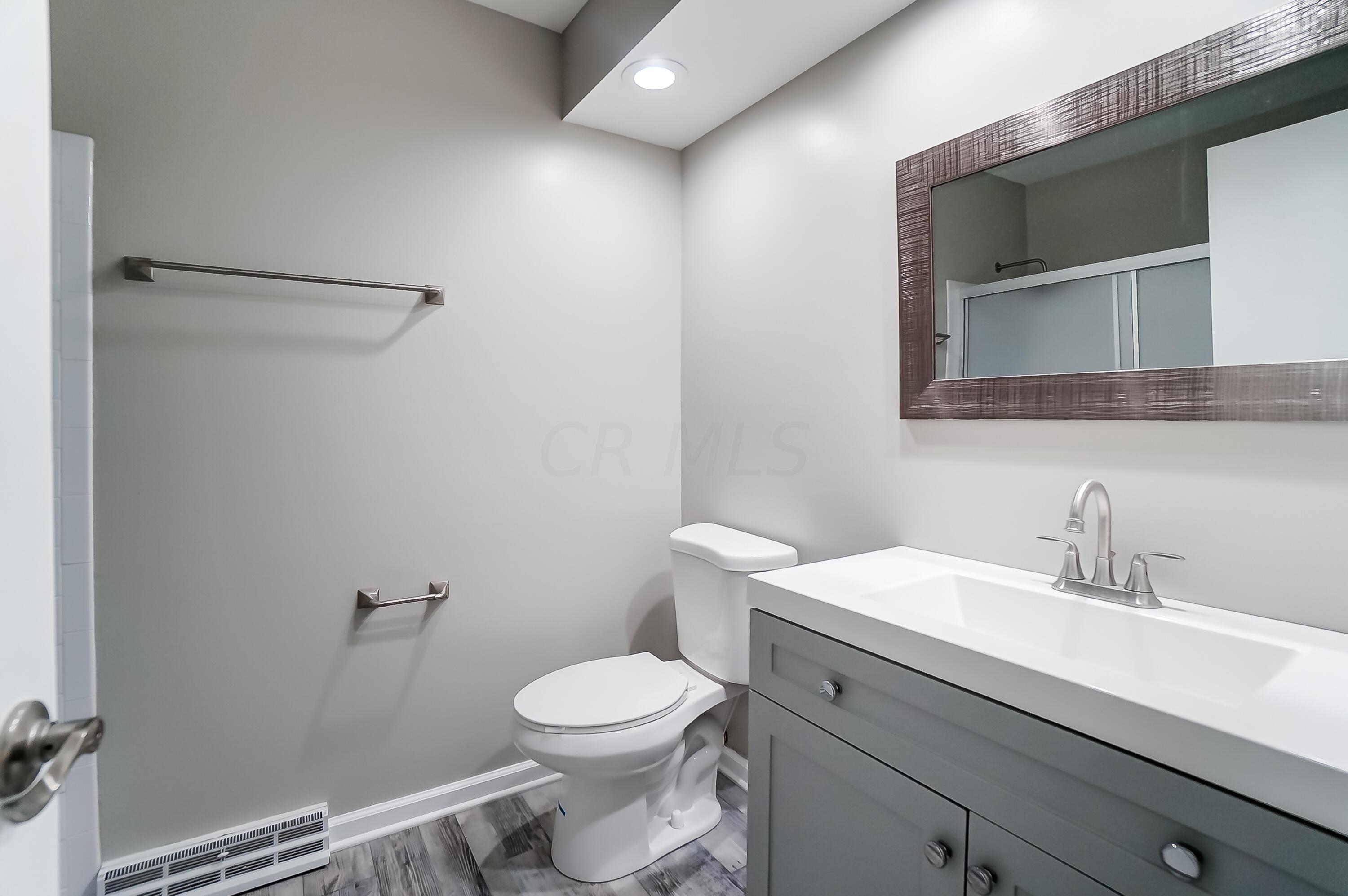 4965 Shadycrest Road Columbus, OH 43229 - Photo 31 of 45 Full Bathroom 2