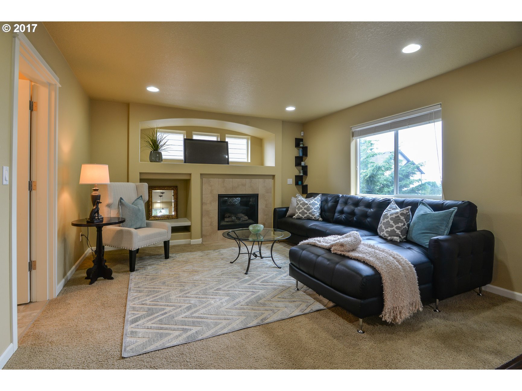 15589 Southwest Raphael Lane Tigard, OR 97224 - Photo 11 of 23 Family Room
