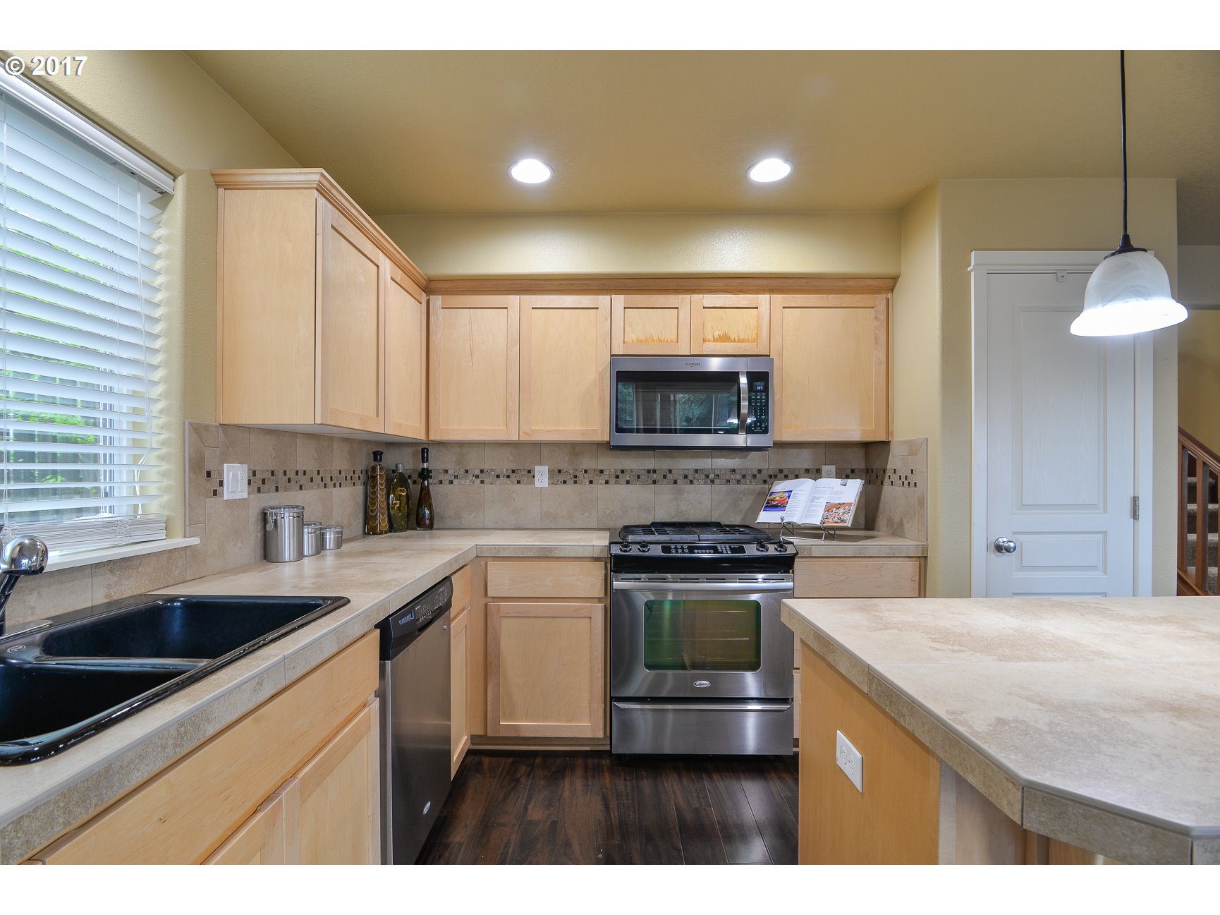15589 Southwest Raphael Lane Tigard, OR 97224 - Photo 21 of 23 Kitchen