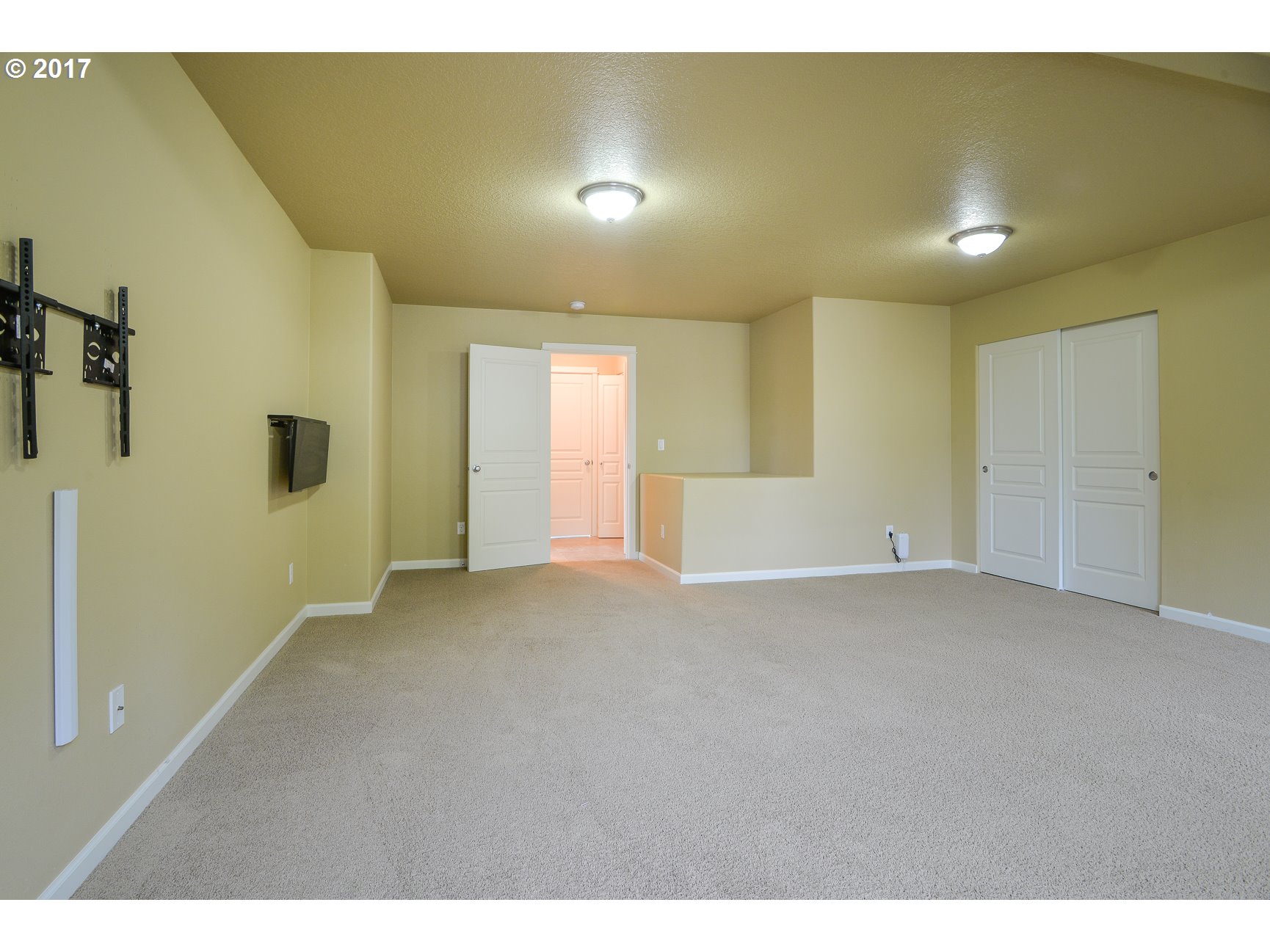 15589 Southwest Raphael Lane Tigard, OR 97224 - Photo 8 of 23 Bonus Room