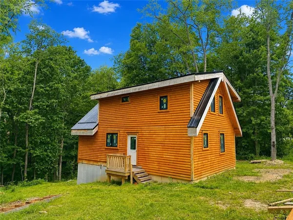 $309,000 | 14 Combs Road, Clinton, PA 15026