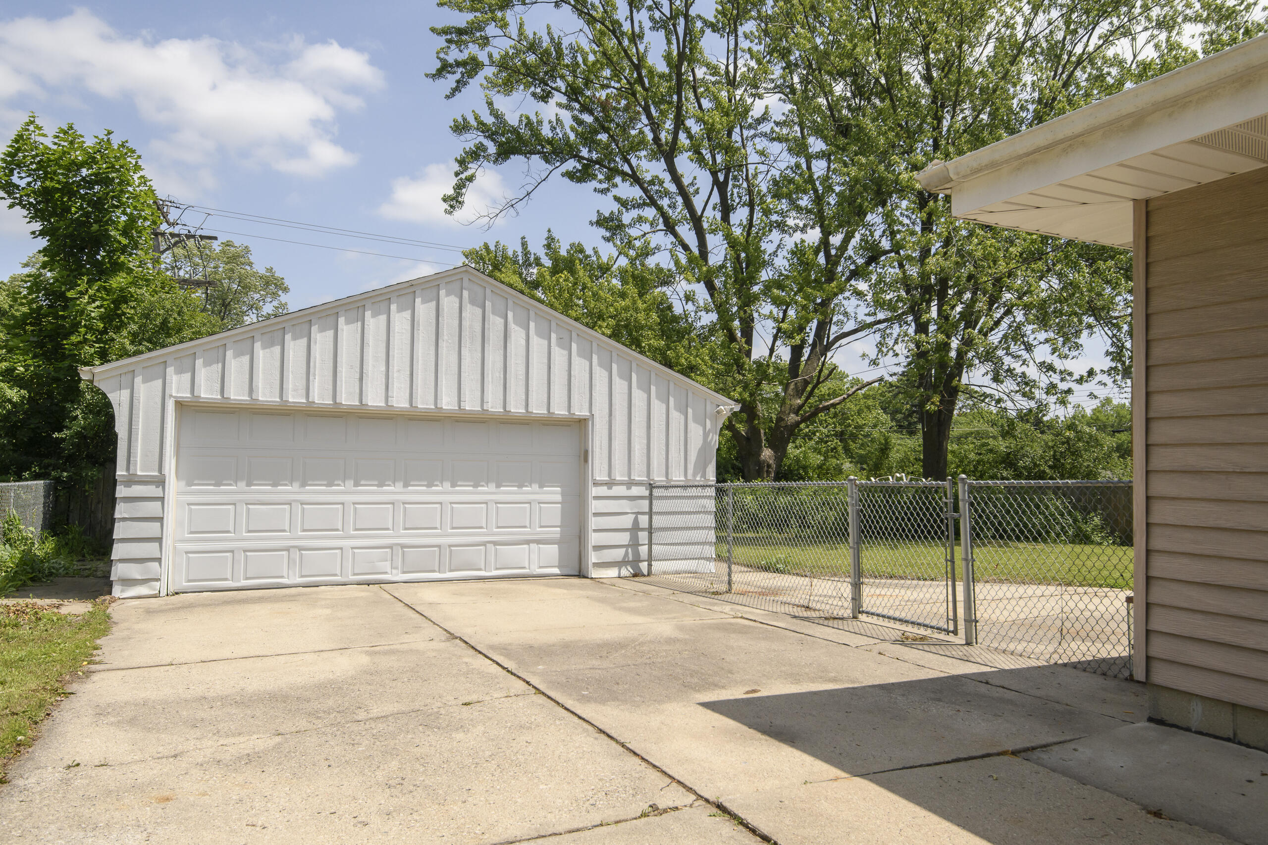 7016 North 86th Street Milwaukee, WI 53224 - Photo 24 of 40 Garage