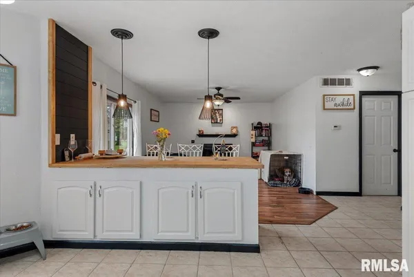 $305,000 | 17296 Woodland Lakes Drive, Petersburg, IL 62675