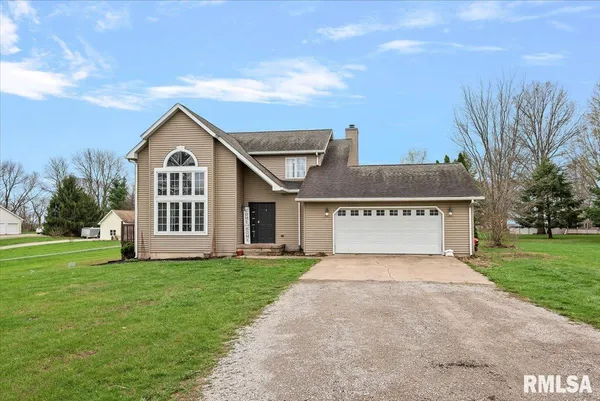 $305,000 | 17296 Woodland Lakes Drive, Petersburg, IL 62675