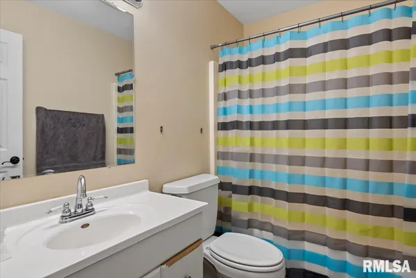 $305,000 | 17296 Woodland Lakes Drive, Petersburg, IL 62675