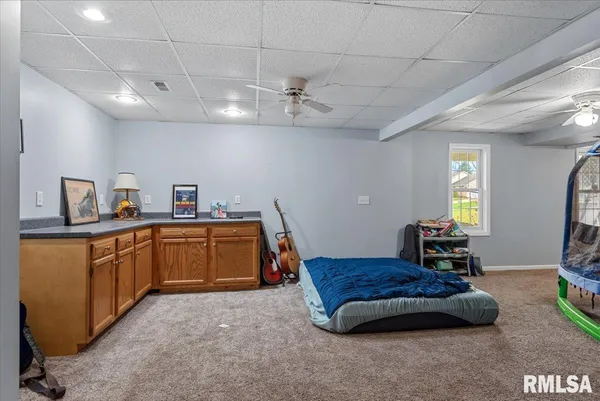 $305,000 | 17296 Woodland Lakes Drive, Petersburg, IL 62675