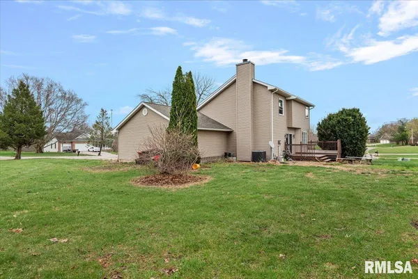 $305,000 | 17296 Woodland Lakes Drive, Petersburg, IL 62675