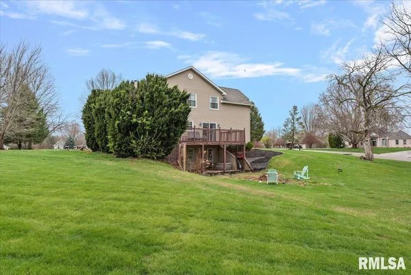 $305,000 | 17296 Woodland Lakes Drive, Petersburg, IL 62675