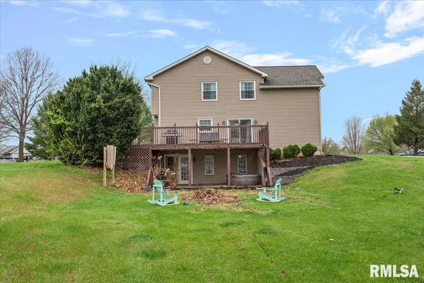 $305,000 | 17296 Woodland Lakes Drive, Petersburg, IL 62675