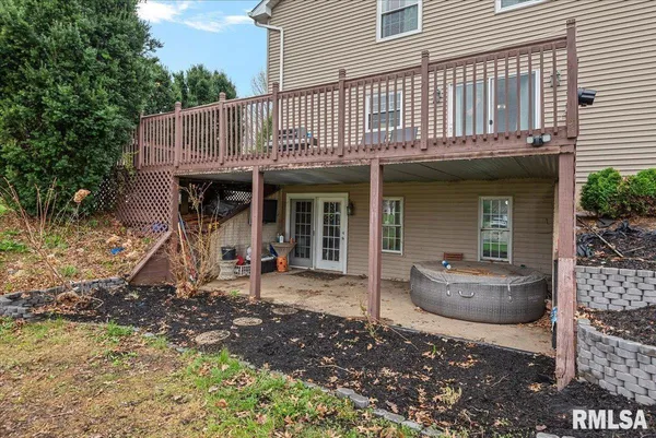 $305,000 | 17296 Woodland Lakes Drive, Petersburg, IL 62675