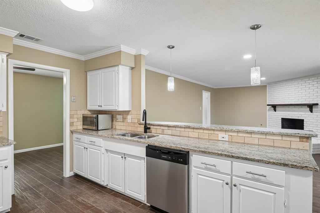 1707 Park Ridge Terrace Arlington, TX 76012 - Photo 13 of 40