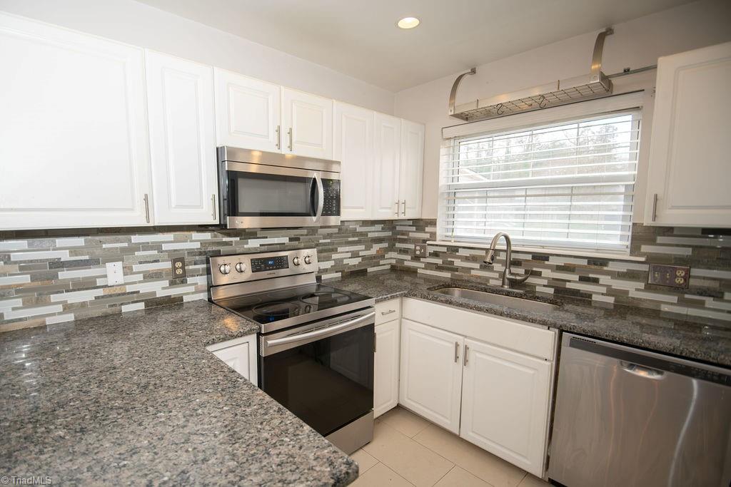 2218 Shadow Valley Road High Point, NC 27265 - Photo 4 of 25 Kitchen