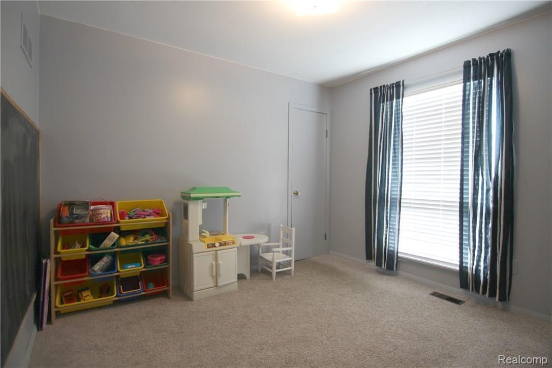 2335 Oakcrest Road Sterling Heights, MI 48310 - Photo 14 of 27 Oakcrest Rd Bedroom 1.jpg