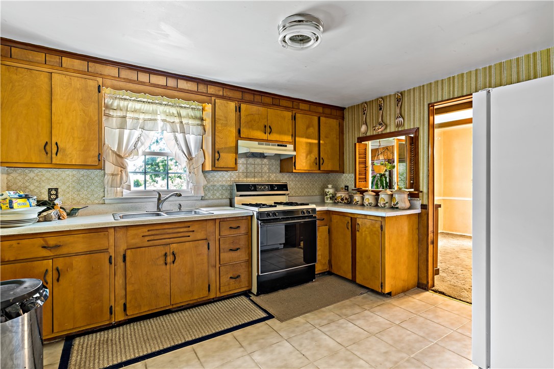 159 Fatima Drive Warren, RI 02885 - Photo 5 of 13 Gallery Image 5