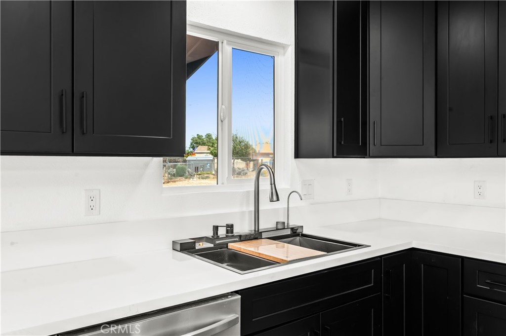 22031 Sauk Road Apple Valley, CA 92308 - Photo 9 of 45