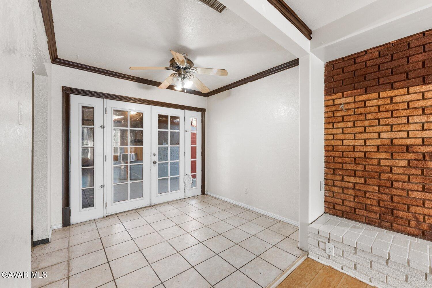 44221 4th Street East Lancaster, CA 93535 - Photo 10 of 68 a view of empty room with windows