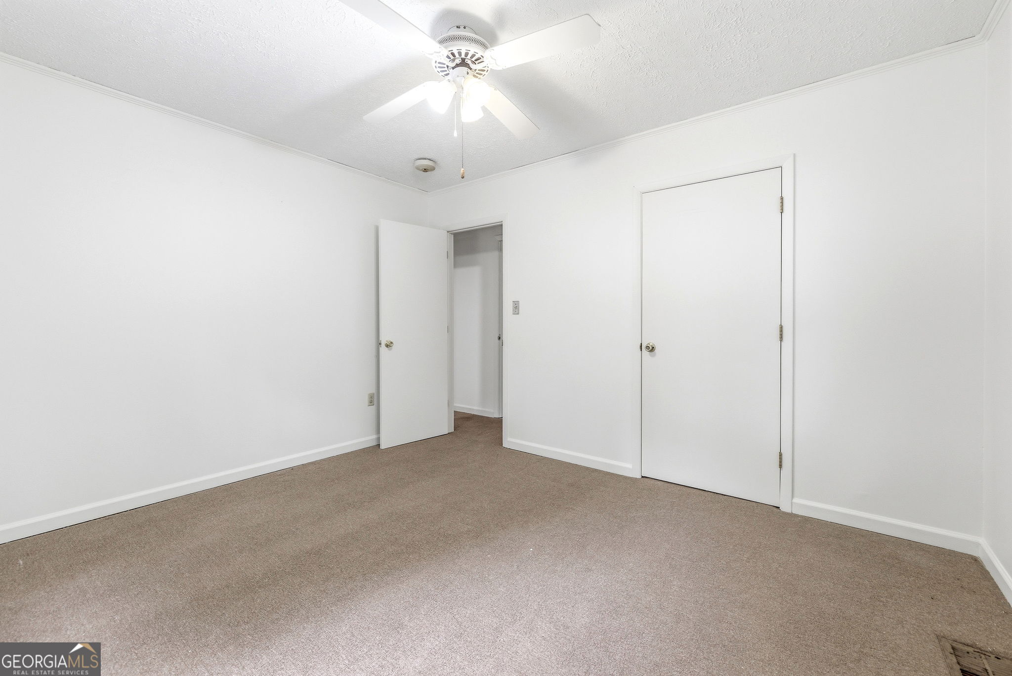 210 Kentucky Street Demorest, GA 30535 - Photo 22 of 30 an empty room with a fan & a ceiling fan