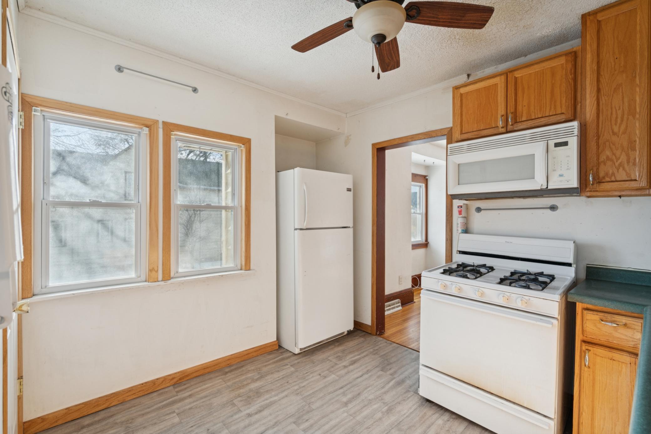 802 North Howell Street St. Paul, MN 55104 - Photo 11 of 28