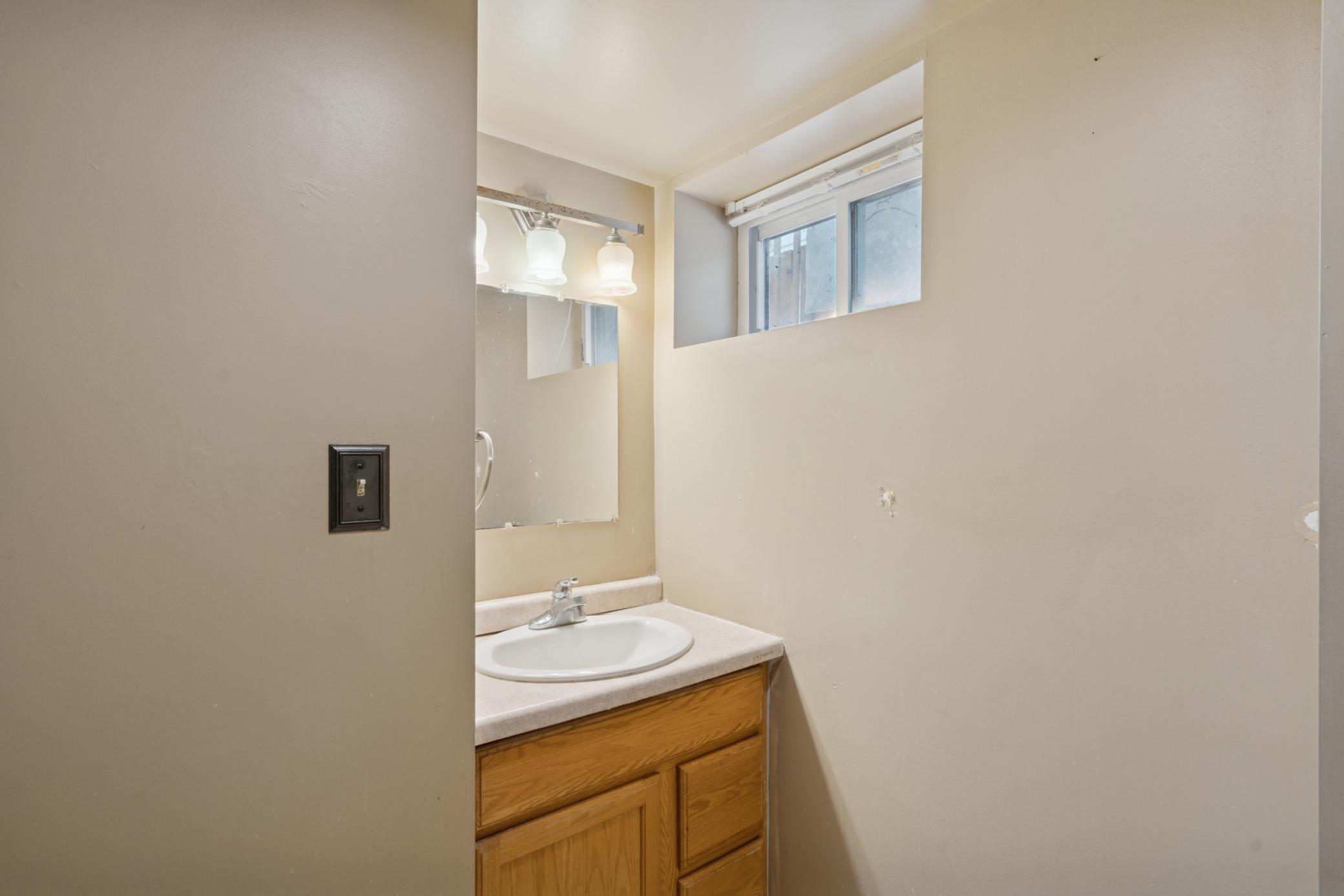 802 North Howell Street St. Paul, MN 55104 - Photo 16 of 28