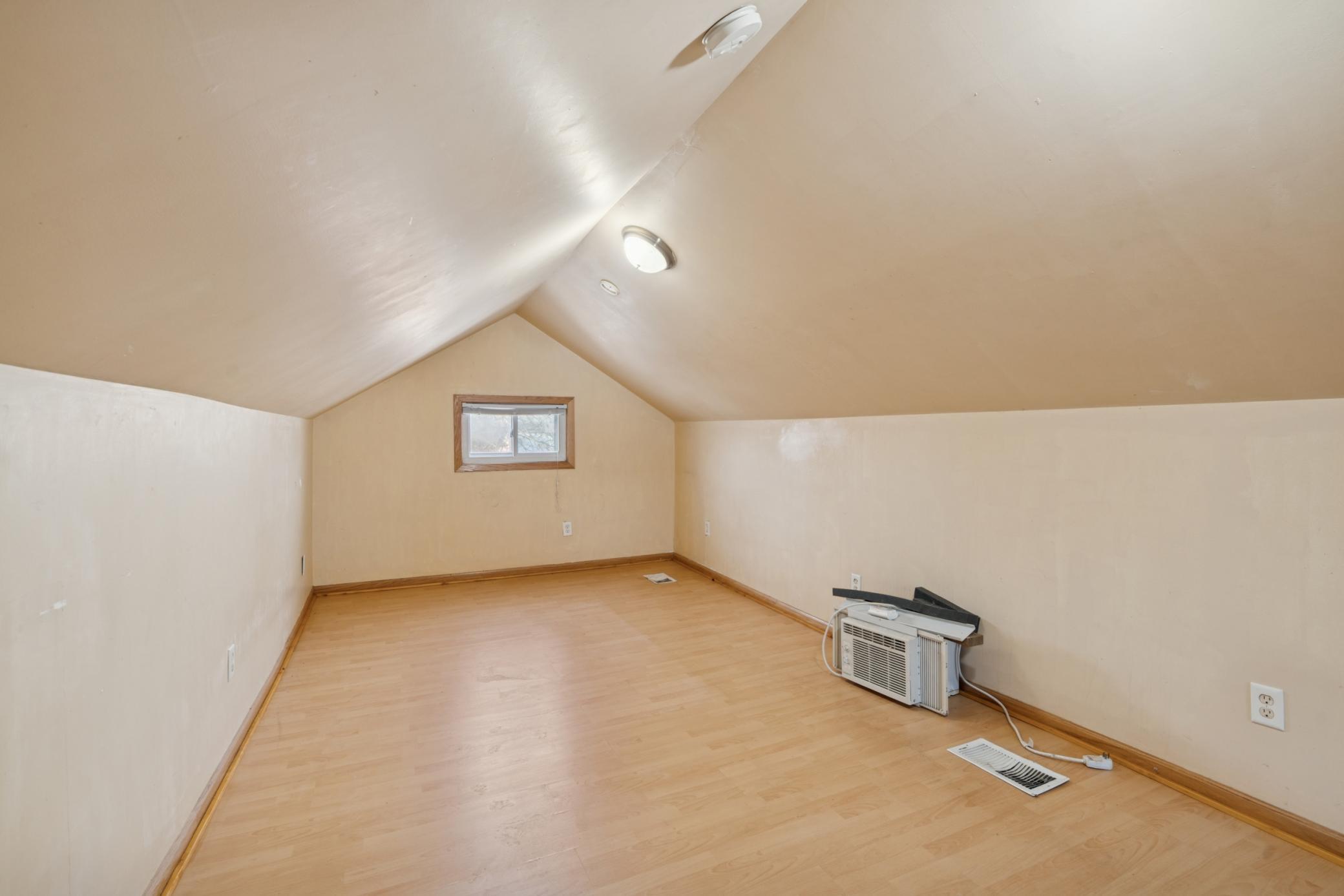 802 North Howell Street St. Paul, MN 55104 - Photo 21 of 28