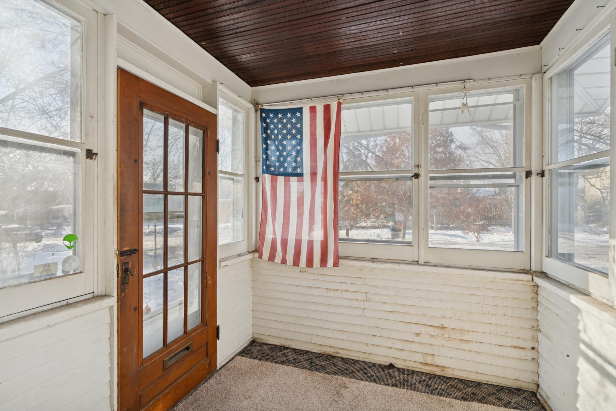 802 North Howell Street St. Paul, MN 55104 - Photo 3 of 28