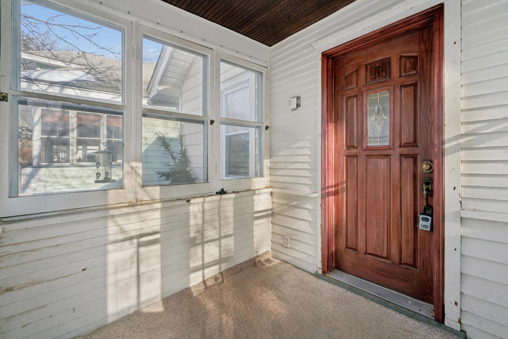 802 North Howell Street St. Paul, MN 55104 - Photo 4 of 28