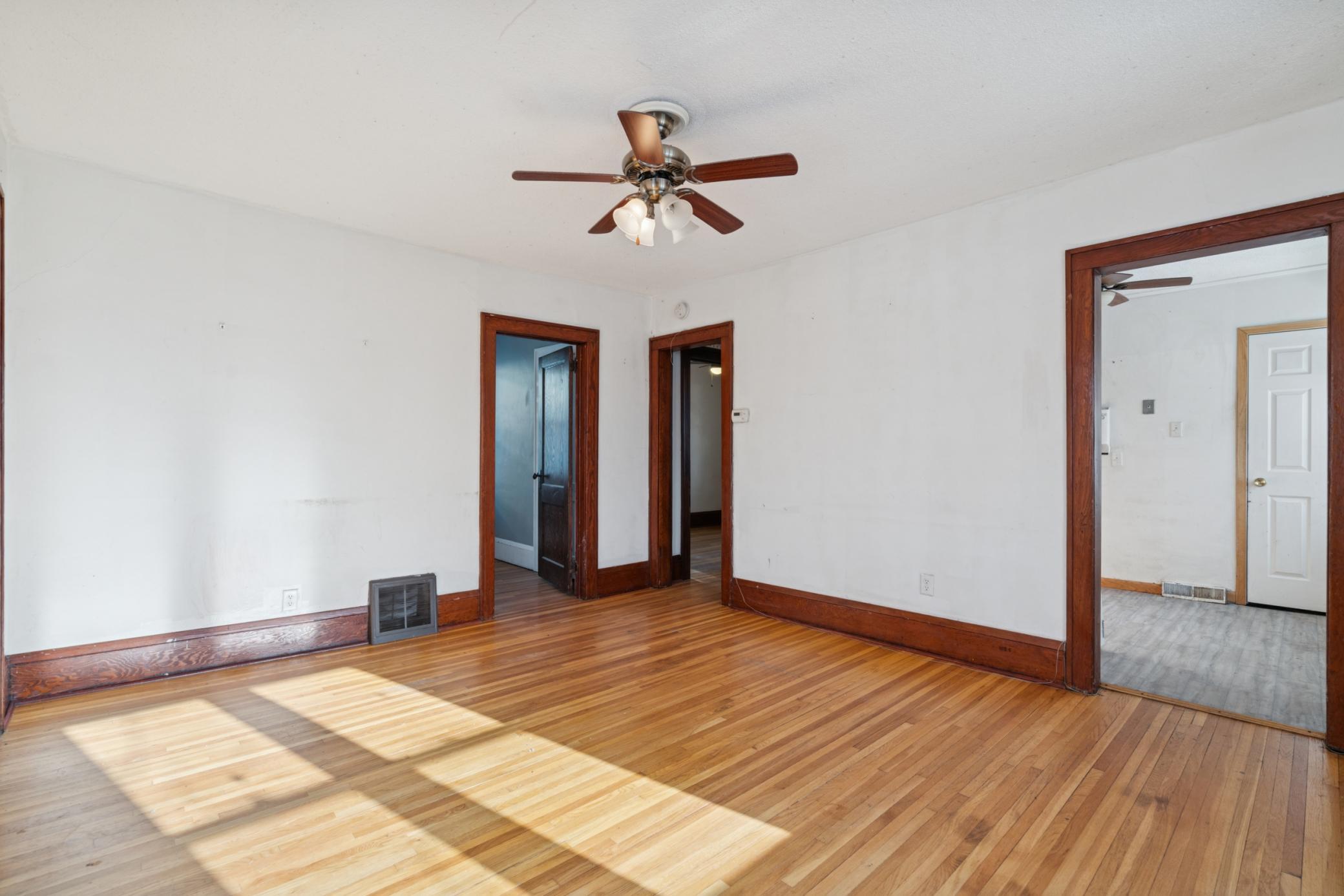 802 North Howell Street St. Paul, MN 55104 - Photo 6 of 28