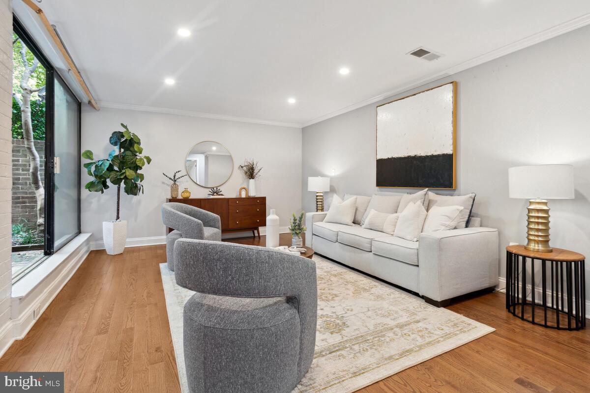 2016 Coleridge Drive, Unit 24102 Silver Spring, MD 20902 - Photo 3 of 41