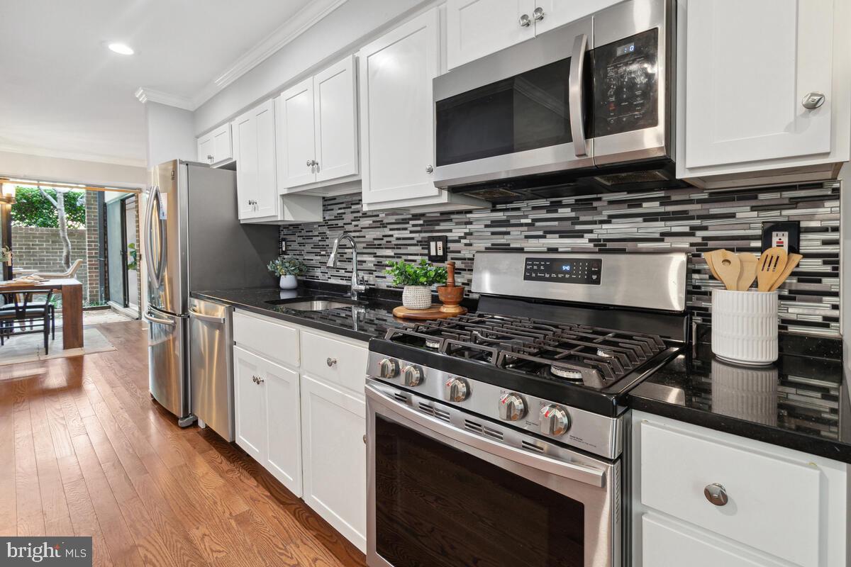 2016 Coleridge Drive, Unit 24102 Silver Spring, MD 20902 - Photo 8 of 41