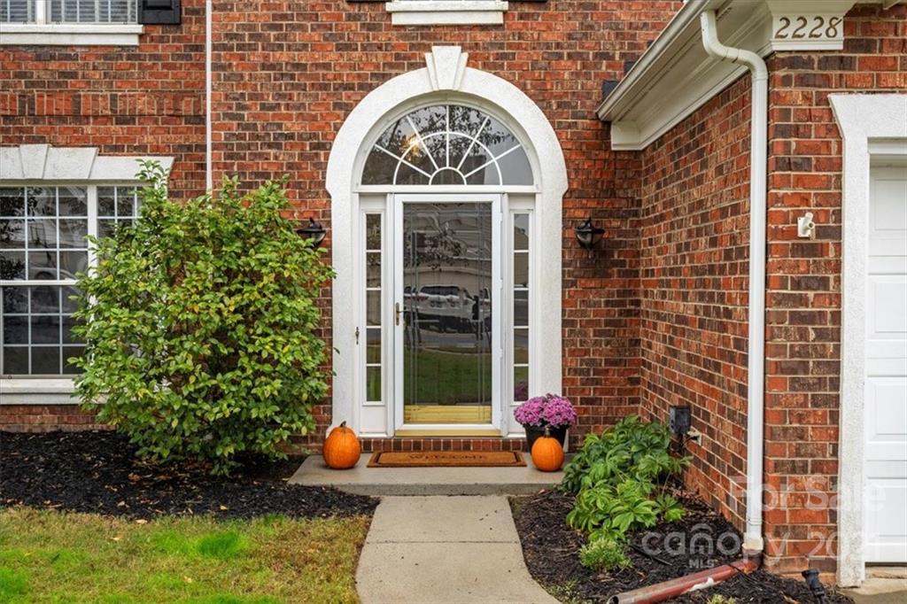 2228 Winthorp Ridge Road Charlotte, NC 28270 - Photo 2 of 33 Gallery Image 2