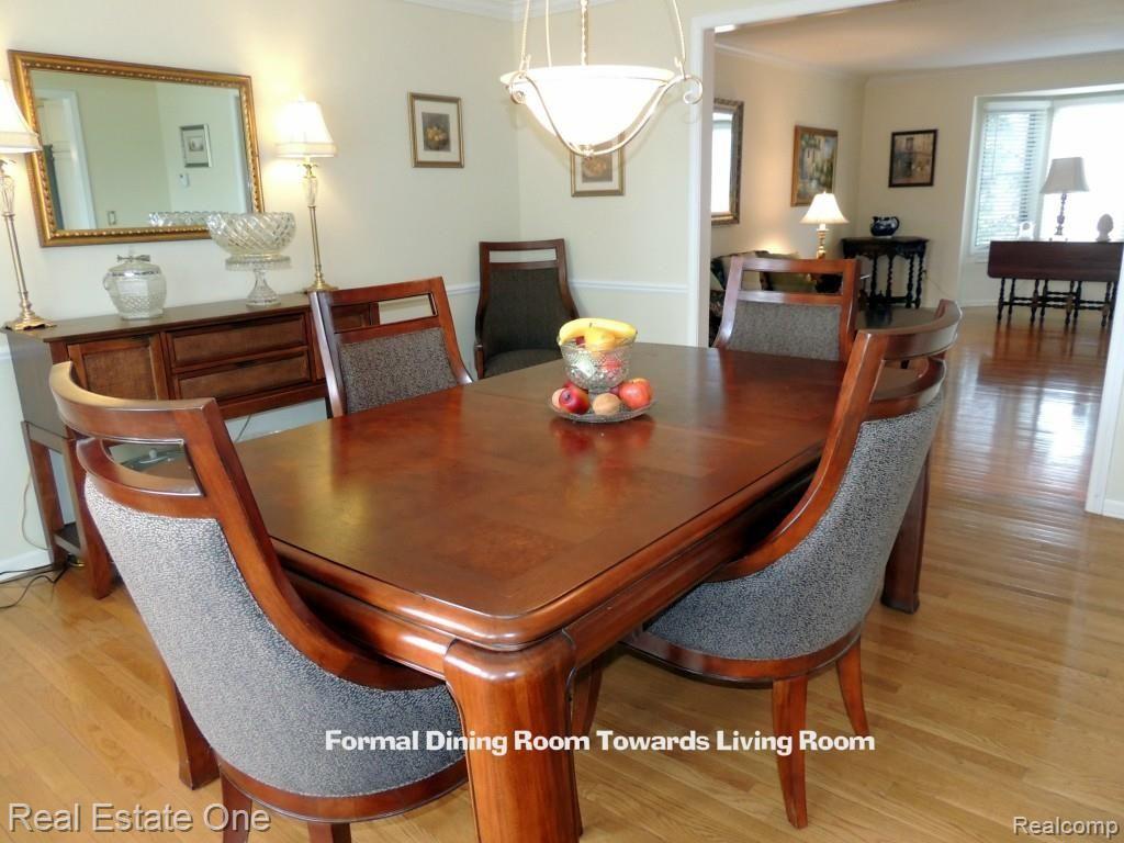 4080 Ridge Side Drive Rochester, MI 48306 - Photo 13 of 25 DSCN3756--dining room towards living room.jpg