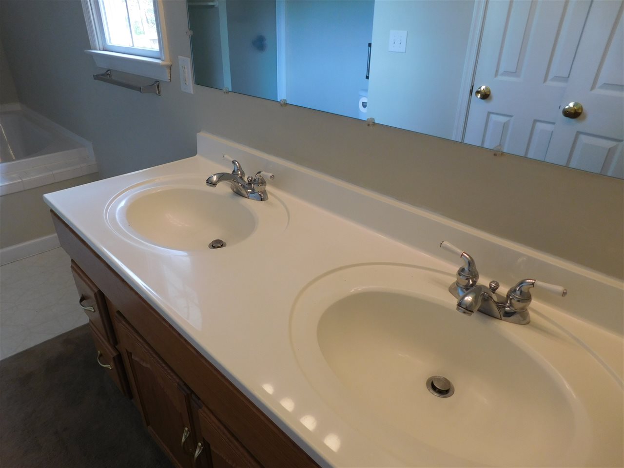 154 Raintree Road Verona, VA 24482 - Photo 27 of 49 a bathroom with a sink a vanity and a bathtub