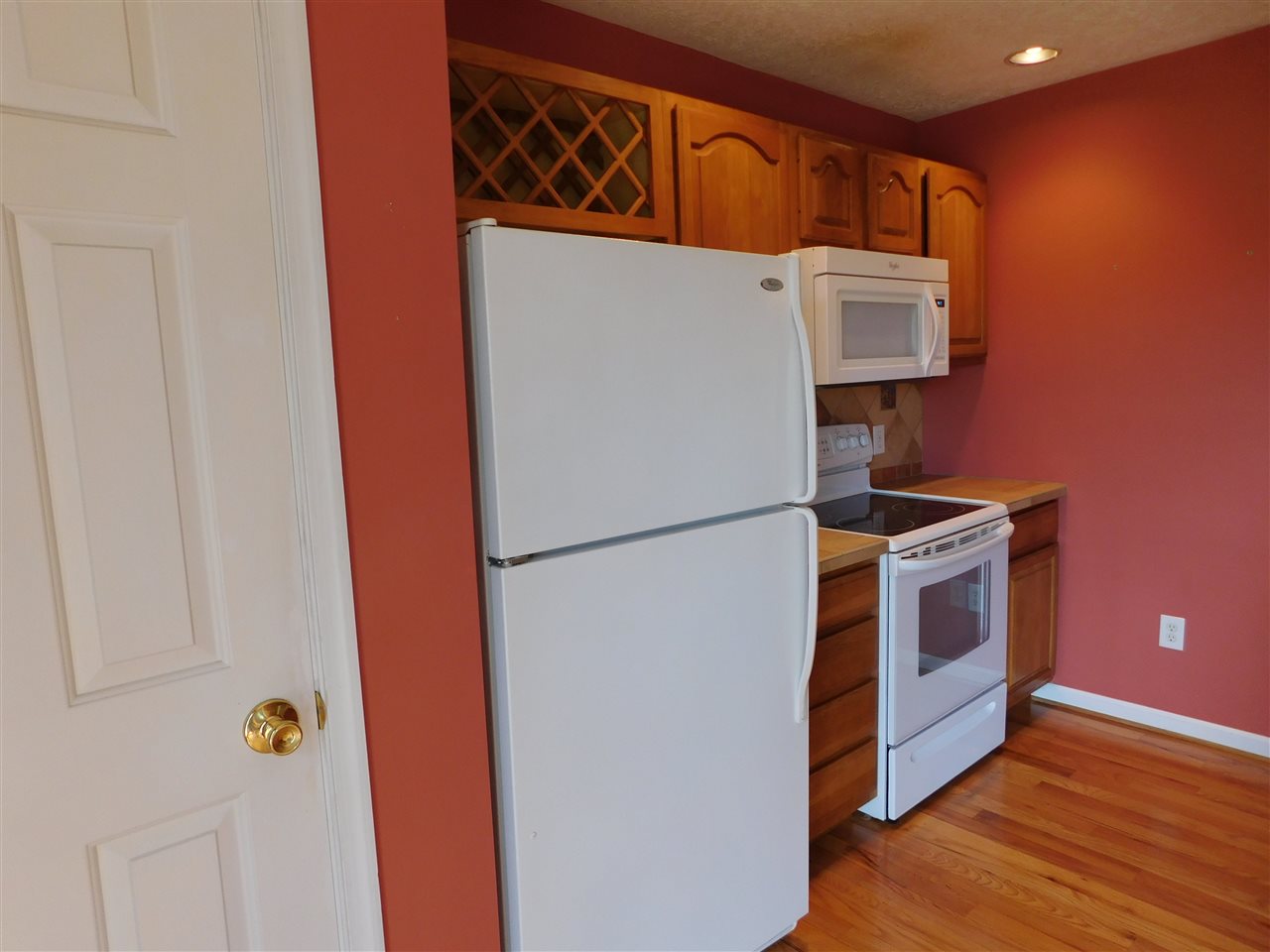 154 Raintree Road Verona, VA 24482 - Photo 10 of 49 a kitchen with stainless steel appliances a refrigerator and a stove
