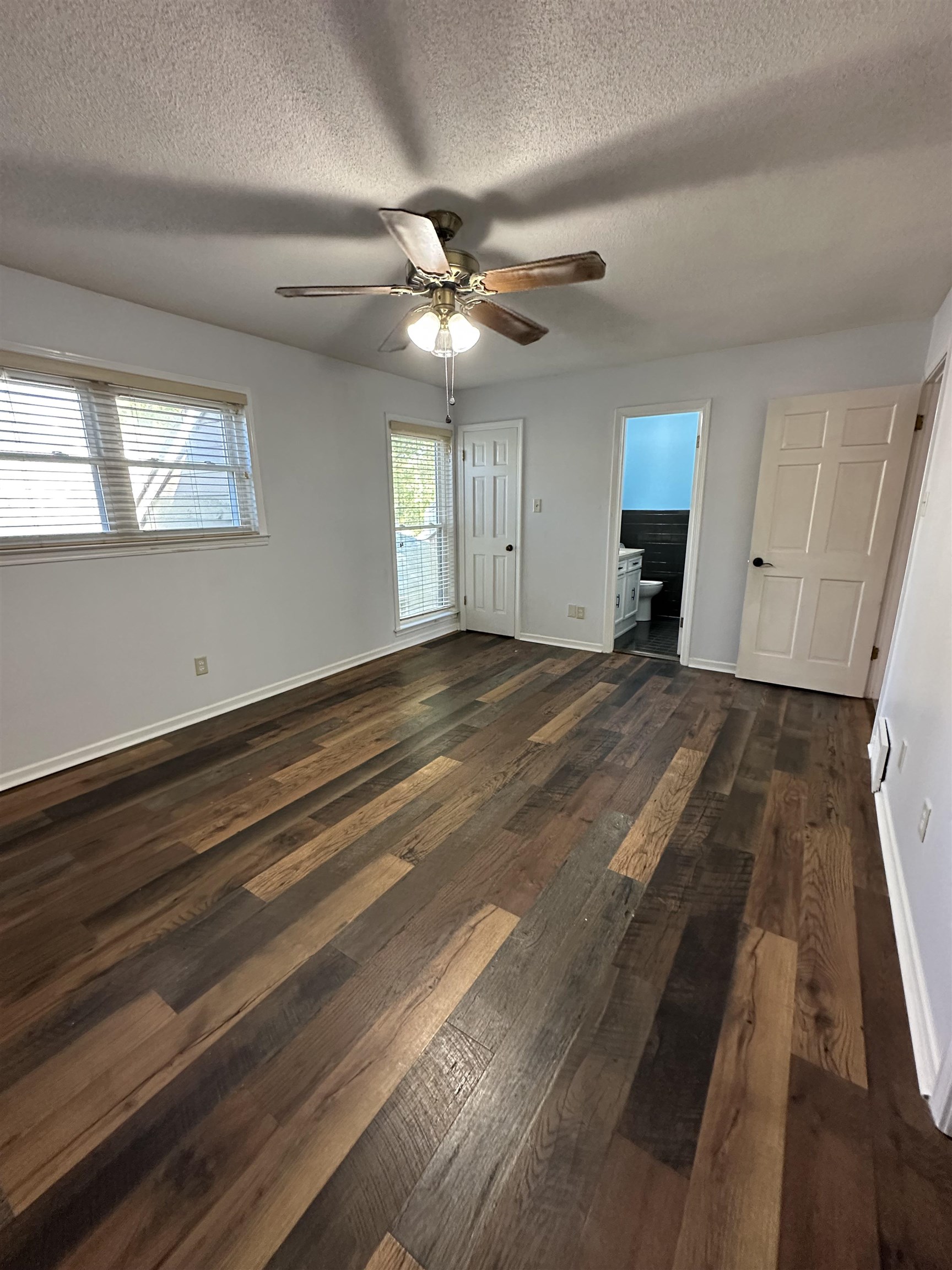 6939 Amberly Road, Unit 6939 Memphis, TN 38119 - Photo 8 of 14 a view of an empty room with a window