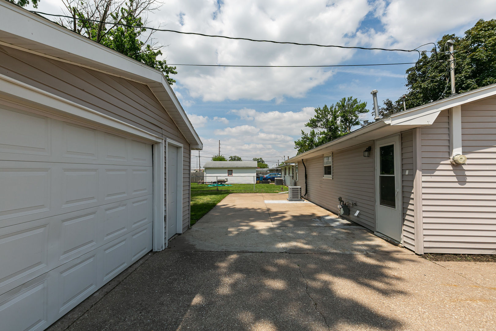 2306 9th Street Silvis, IL 61282 - Photo 4 of 32 a view of a back yard of the house