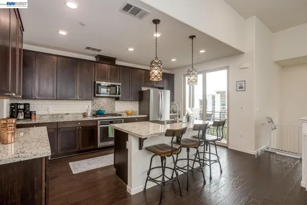 $1,000,000 | 3077 Valley Of Hearts Del Place, Unit 6, San Jose, CA 95136