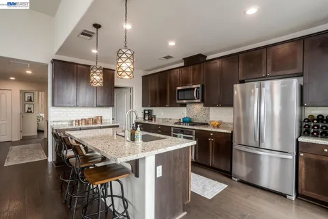 $1,075,000 | 3077 Valley Of Hearts Del Place, Unit 6, San Jose, CA 95136