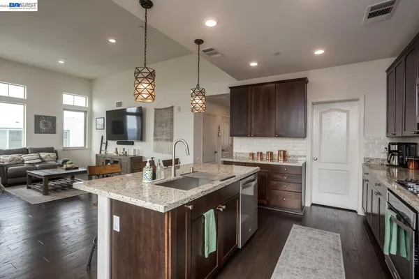 $1,000,000 | 3077 Valley Of Hearts Del Place, Unit 6, San Jose, CA 95136