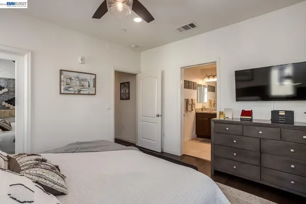 $1,000,000 | 3077 Valley Of Hearts Del Place, Unit 6, San Jose, CA 95136