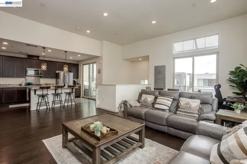 $1,075,000 | 3077 Valley Of Hearts Del Place, Unit 6, San Jose, CA 95136
