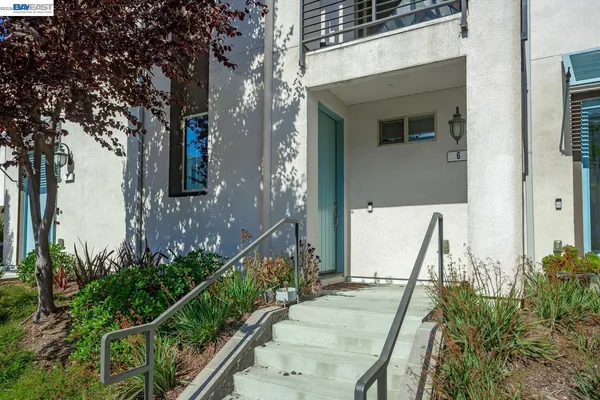 $1,000,000 | 3077 Valley Of Hearts Del Place, Unit 6, San Jose, CA 95136