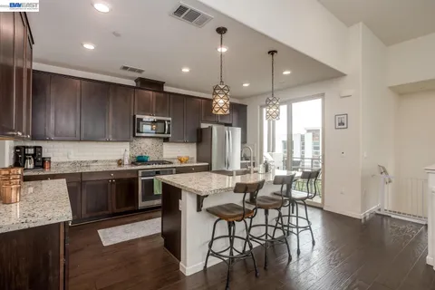 $1,075,000 | 3077 Valley Of Hearts Del Place, Unit 6, San Jose, CA 95136