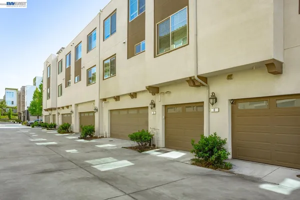 $1,000,000 | 3077 Valley Of Hearts Del Place, Unit 6, San Jose, CA 95136