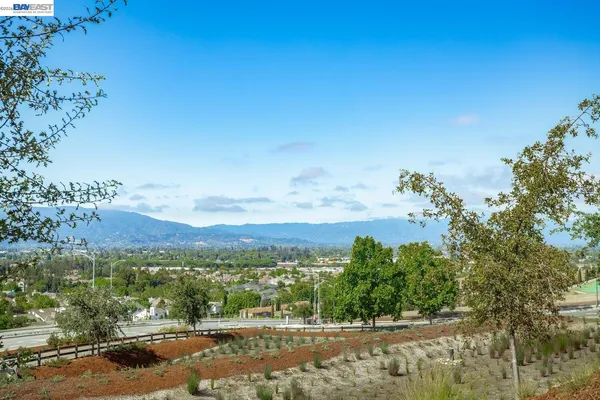 $1,000,000 | 3077 Valley Of Hearts Del Place, Unit 6, San Jose, CA 95136
