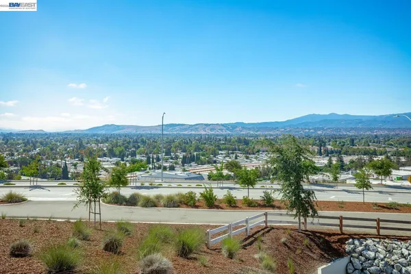 $1,000,000 | 3077 Valley Of Hearts Del Place, Unit 6, San Jose, CA 95136