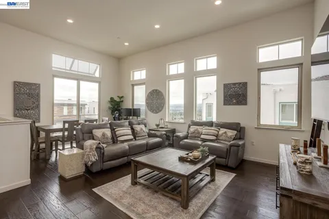 $1,075,000 | 3077 Valley Of Hearts Del Place, Unit 6, San Jose, CA 95136