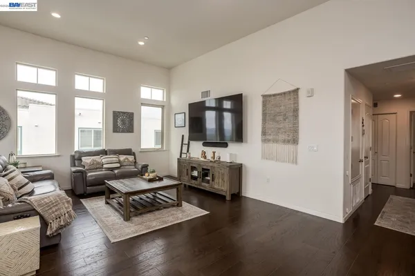$1,000,000 | 3077 Valley Of Hearts Del Place, Unit 6, San Jose, CA 95136