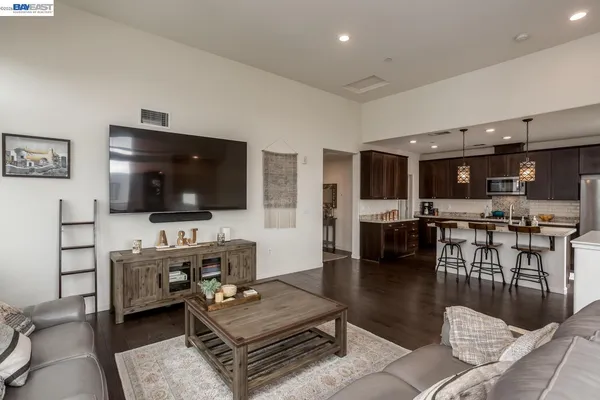 $1,000,000 | 3077 Valley Of Hearts Del Place, Unit 6, San Jose, CA 95136