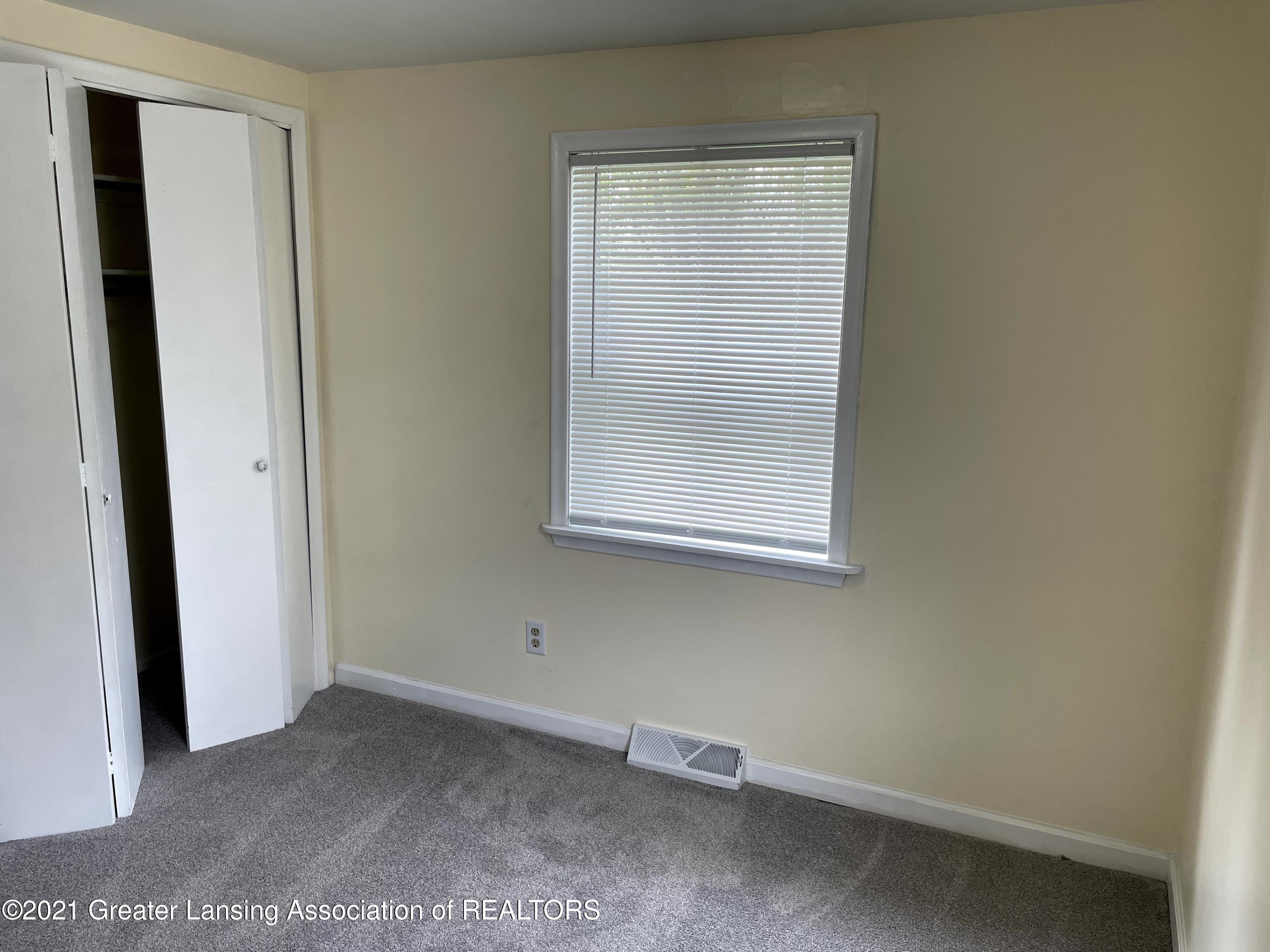 3213 West Jolly Road Lansing, MI 48911 - Photo 14 of 25 IMG_2145